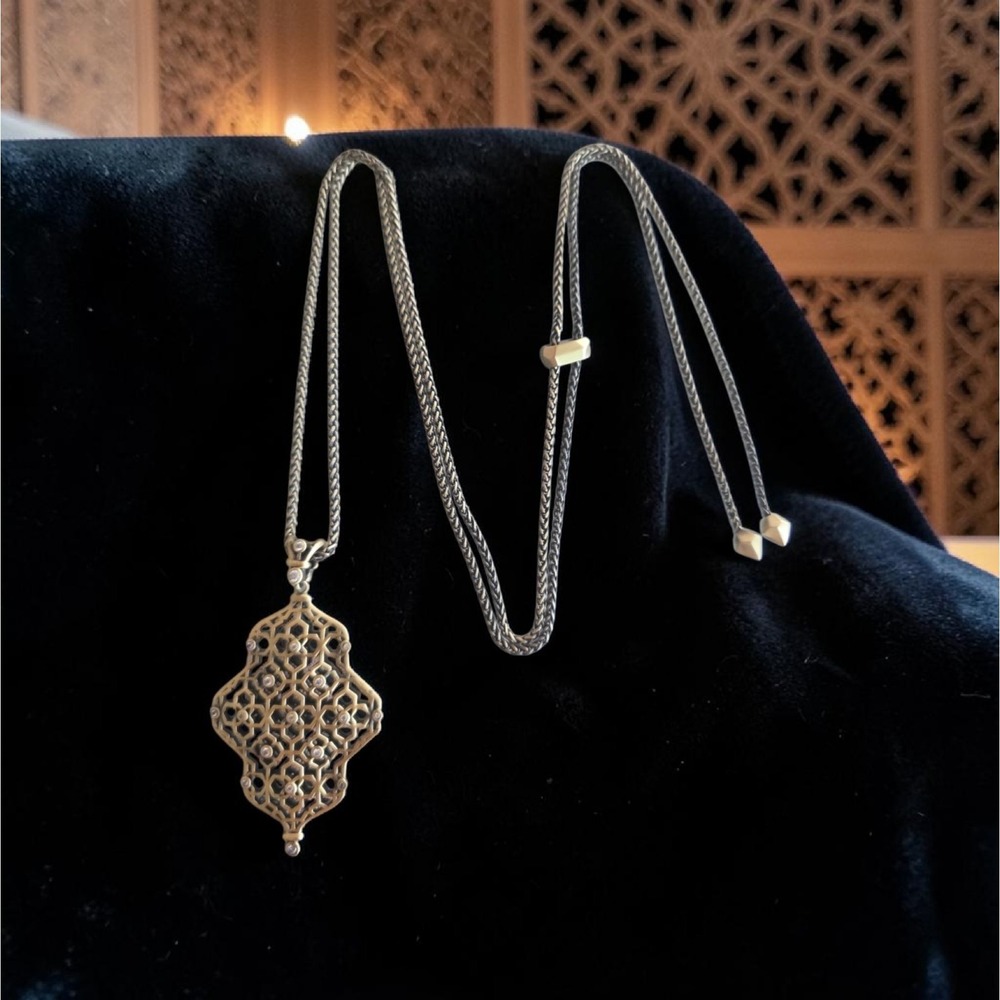 Kendra Scott Filigree Necklace with Adjustable Sliding Clasp Golden Tone - Picture 2 of 5